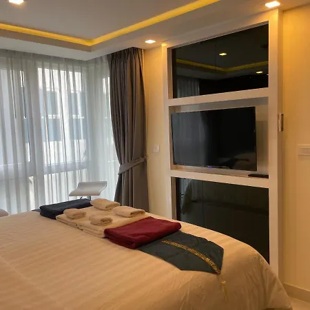 Luxury Business Suits In Grand Avenue By Pattaya City Estates Exterior photo