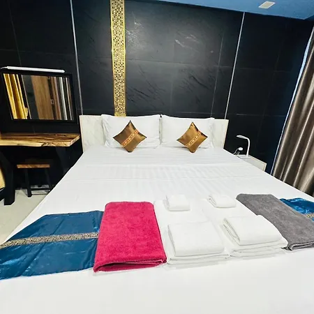 Luxury Business Suits In Grand Avenue By Pattaya City Estates Exterior photo