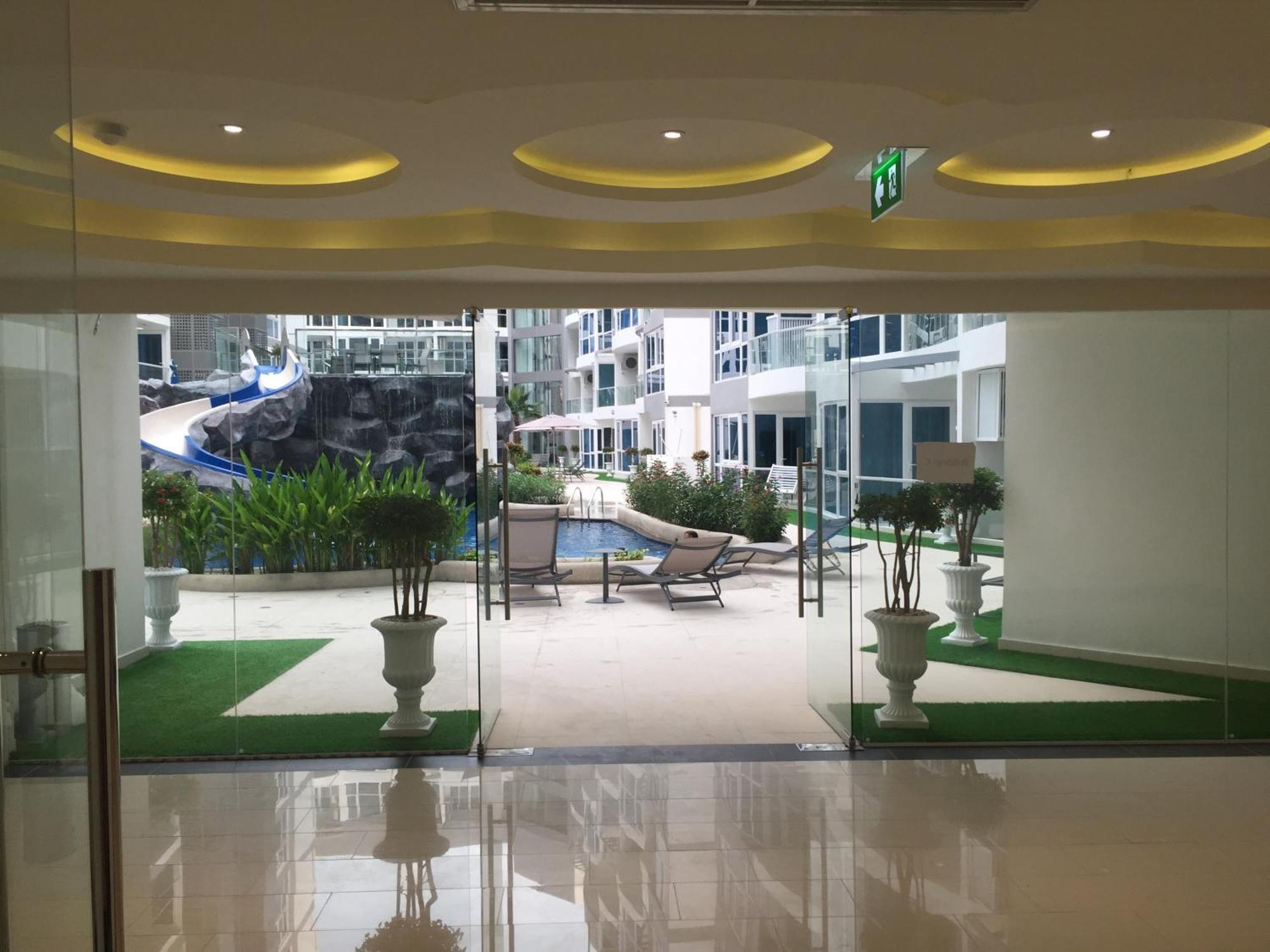 Appartement Luxury Business Suits In Grand Avenue By Estates
