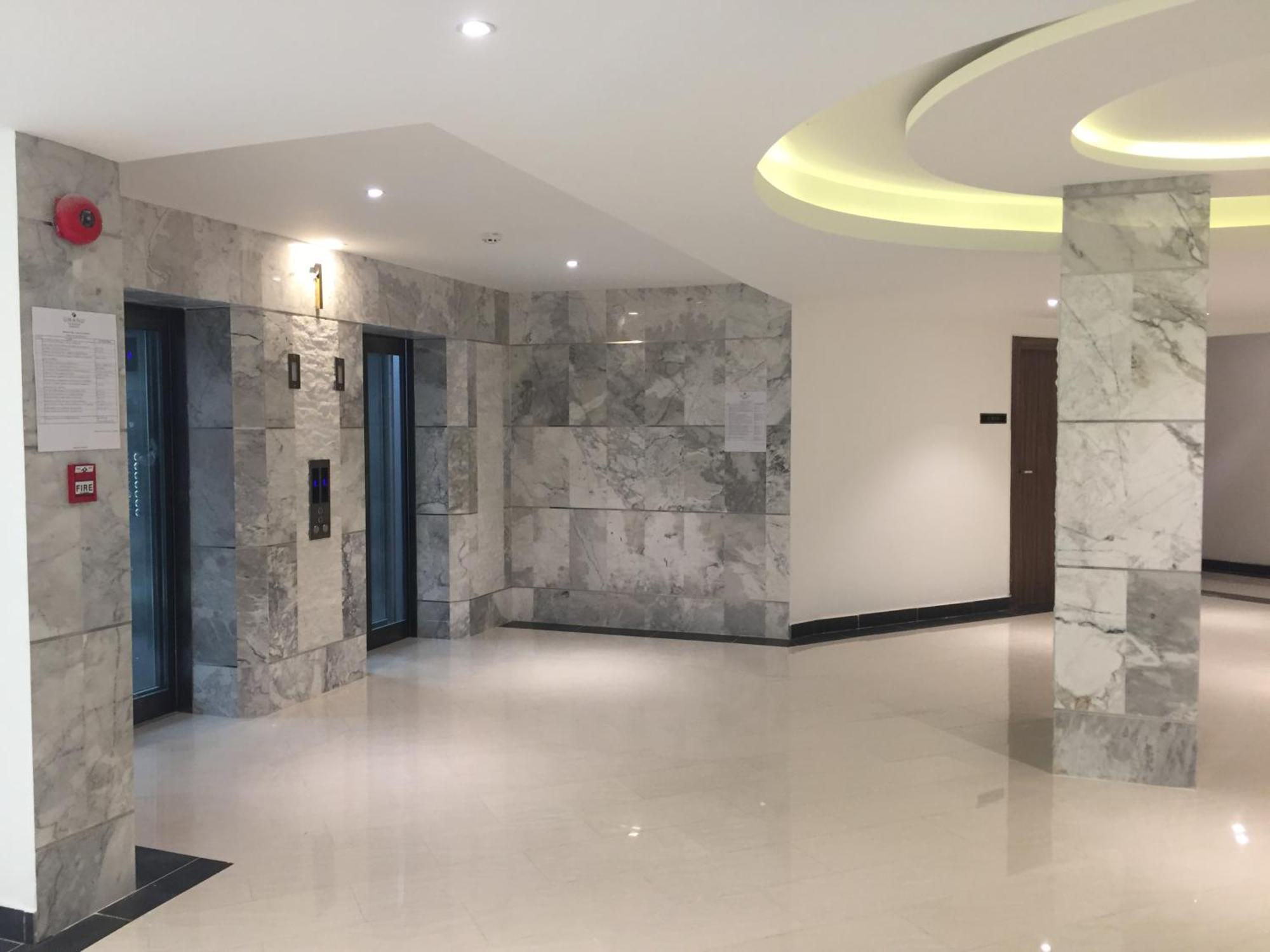 Luxury Business Suits In Grand Avenue By Estates อพาร์ทเม้น